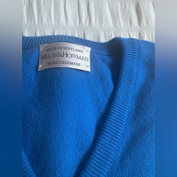 Maus & Hoffman Men's V-Neck Sweater in Vibrant Blue - Picture 3 of 12